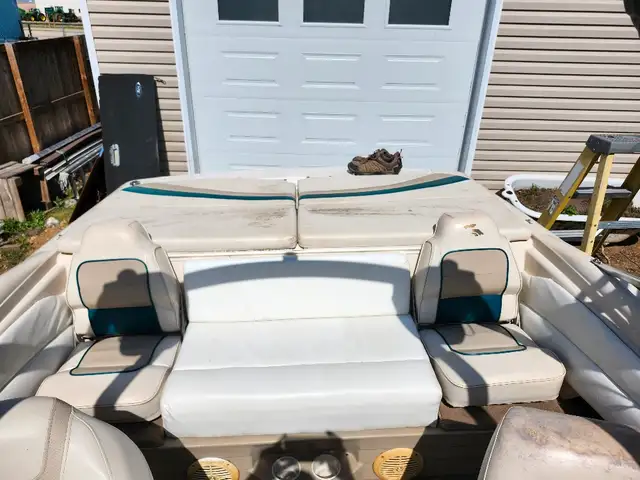 1999 Glastron GS185SF for sale in Powerboats & Motorboats in Regina - Image 4