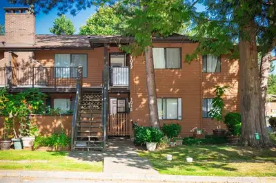 Rent in Surrey for $2,200 / 2br,2bth - 979ft2