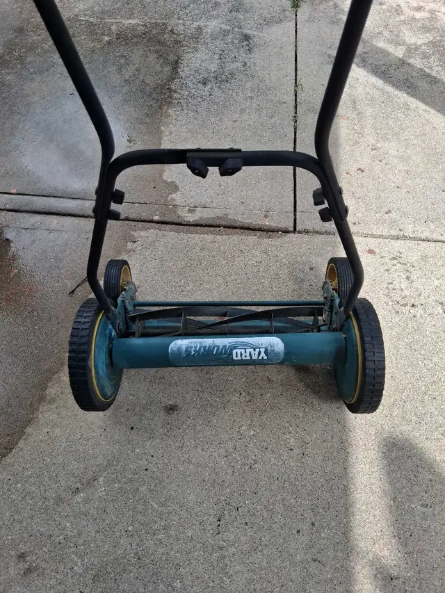 yard works manual lawn mower 21 inch in Lawnmowers & Leaf Blowers in Kitchener / Waterloo - Image 2