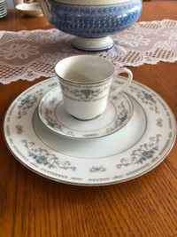 Set de vaisselles en porcelaine 12 couverts