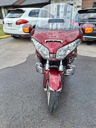 Bas kilométrage,tout équipé, beaucoup de chrome,AIR bag,cruise control,poignée et siège chauffants e...