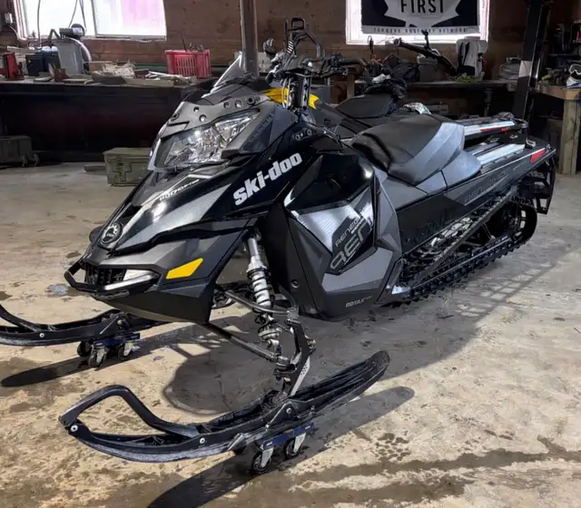 Skidoo backcountry renegade 600 etec in Snowmobiles in Ottawa - Image 3