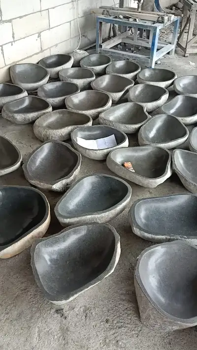 Ici tout pour une salle de bain complète vasques et lavabos en pierre naturel, meubles et meubles en...