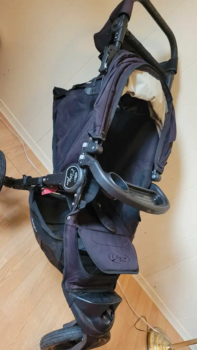 Baby Jogger City Elite stroller in Strollers, Carriers & Car Seats in Hamilton - Image 5