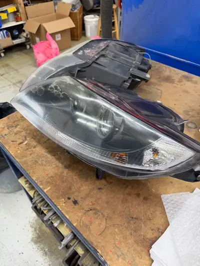 Selling a pair of OEM BMW Z4 xenon headlights removed from a 2008 BMW Z4 (E85). These are factory bi...