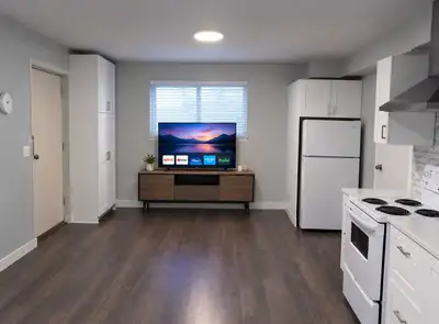 Unfurniture and pet frendly 2-bedroom, 1-bathroom first floor semi basement for rent near Marine Dri...