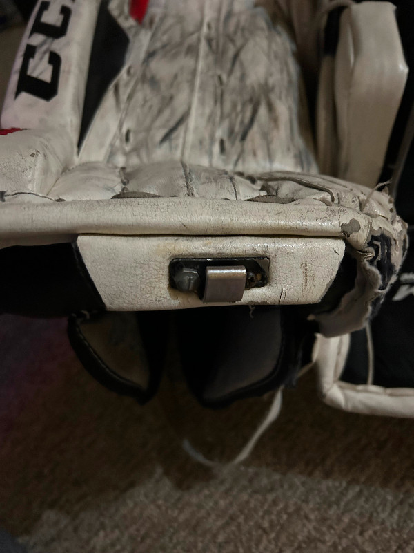 Goalie pads in Hockey in Trenton - Image 4