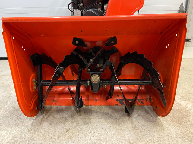 28” Ariens Deluxe snow blower in Snowblowers in London - Image 3