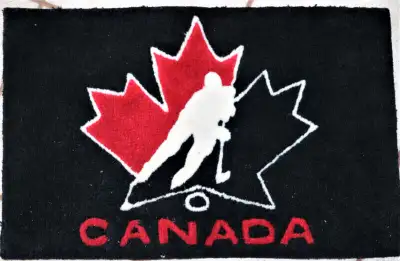 The Hockey Canada Skate Mat is the perfect dressing room accessory for any player. The True Hockey S...