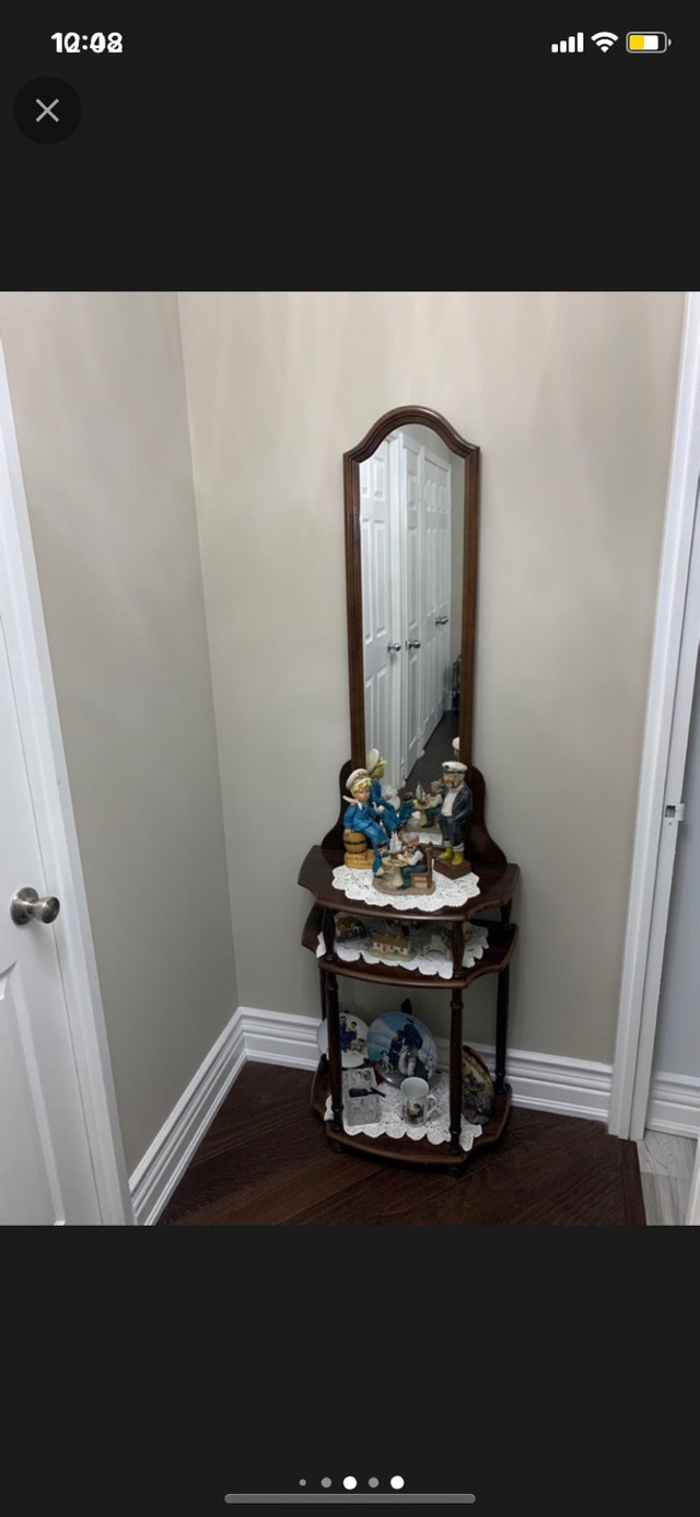 Mirror stand in Hutches & Display Cabinets in Mississauga / Peel Region - Image 2