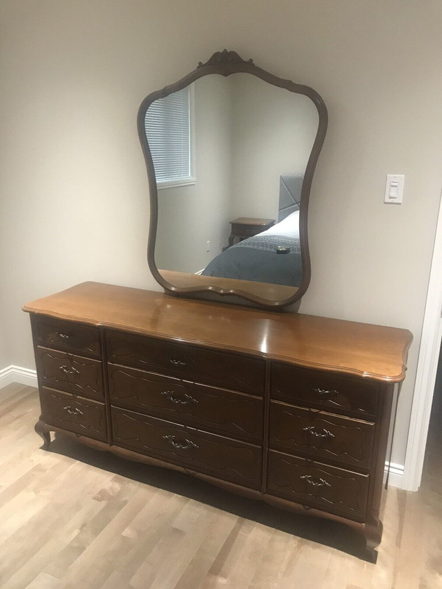 Mobiliers de chambre style provincial français dans Commodes et armoires  à Ville de Québec - Image 2