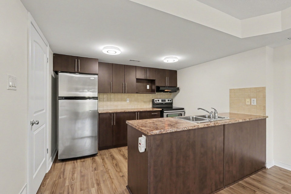 2-Bedroom + Den / Underground Pkg Condo in Barrhaven – $2,200/mo 2