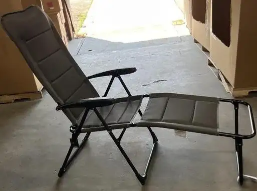 NEW SUNNYFEEL Garden Camping Deck Chair Folding with Footrest in Patio & Garden Furniture in London - Image 7