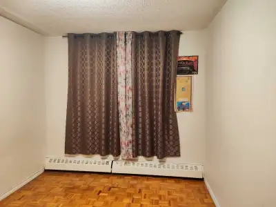 A private room is available for rent in a well-maintained home, conveniently located near Erin Mills...