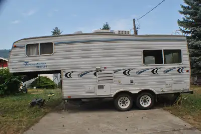 $6,500 OBO Fifth wheel Camping Trailer x2 (Dual axle) Fully serviced and ready to take camping! Dome...