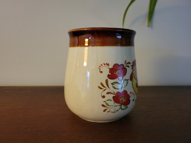 Vintage Midcentury Stoneware Mug – Earthy Rooster Floral Brown in Kitchen & Dining Wares in Cole Harbour - Image 2