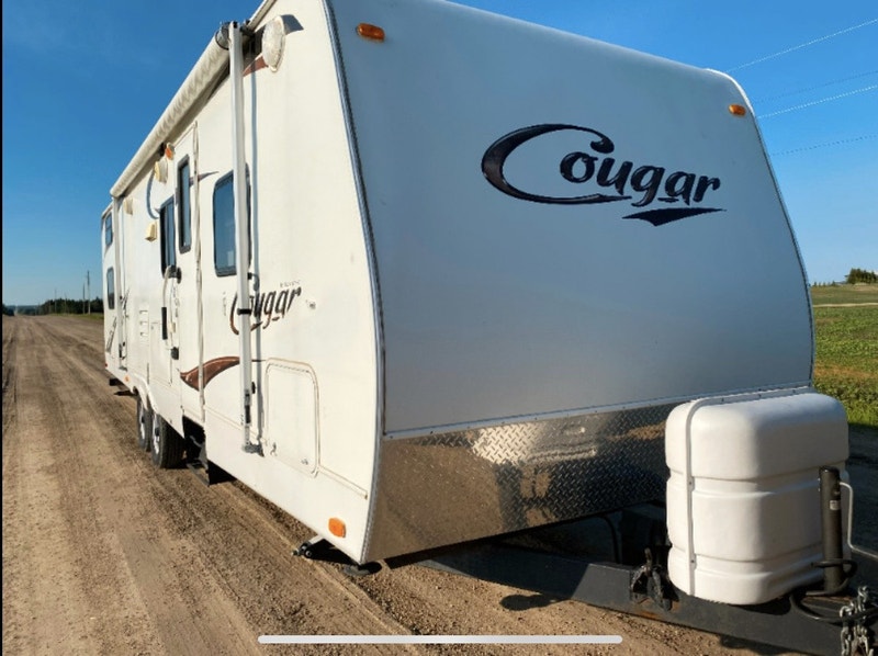 2009 Keystone Cougar XLite 29 quad bunk RVs & Motorhomes Red Deer