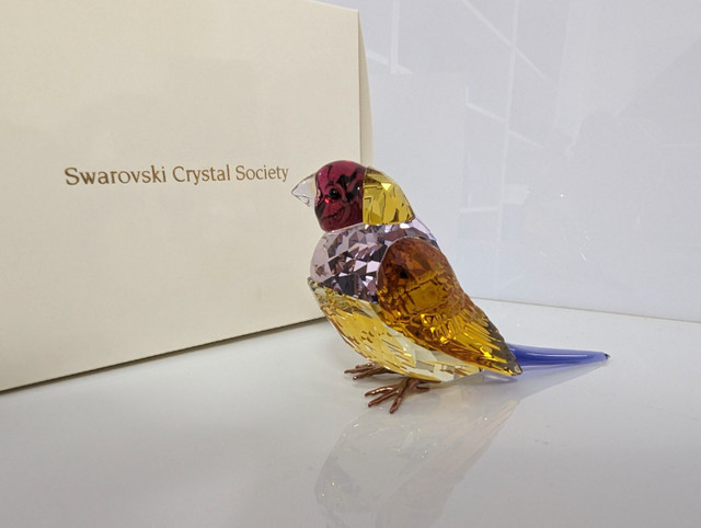 SWAROVSKI CRYSTAL ~ IDYLLIA SCS GOULDIAN FINCH Bird Figurine NEW in Arts & Collectibles in Thunder Bay - Image 3