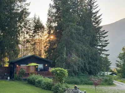 Pet-friendly Kootenay Cottage for 2, View more