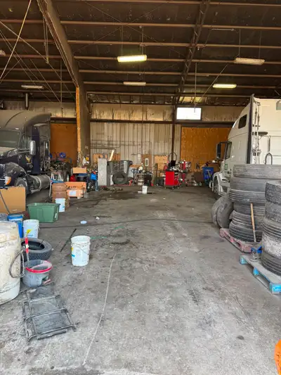 Semi truck reapir Mechanic Shop for Rent Spacious 60 ft mechanic shop available for rent, ideal for...