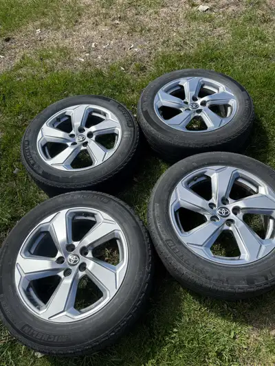 Selling a complete set of four (4) genuine 17-inch alloy rims from a 2022 Toyota RAV4 Hybrid XLE, mo...