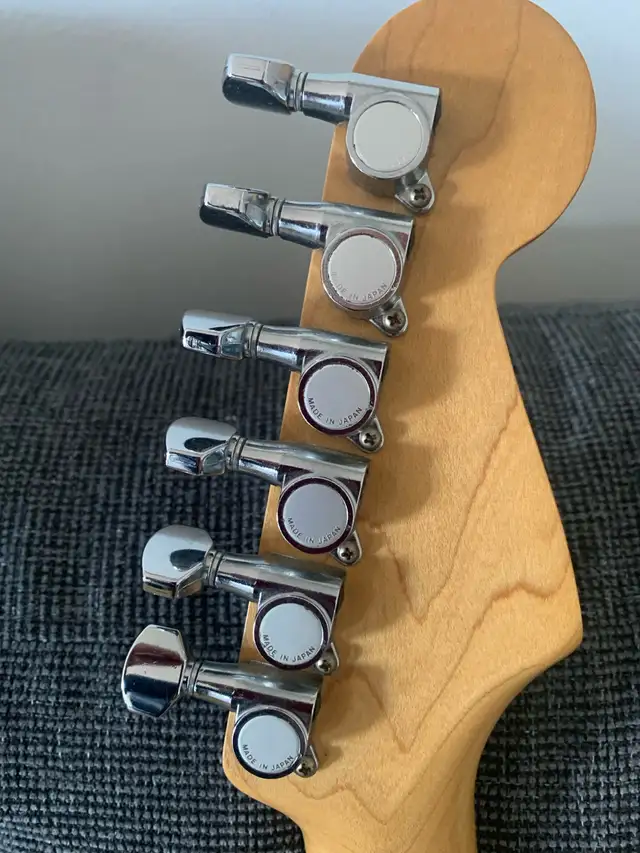 Squier Stratocaster Neck 80’s Japan Left Handed in Guitars in West Island - Image 3