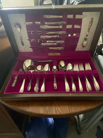 66 piece Roger’s bros cutlery set plated . In original box