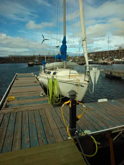 Guillard de plaisance construit aux États-Unis. En bonne condition, avec 4 voiles, radar, GPS, VHF,...