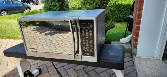 Danby Microwave Oven dans Fours à micro-ondes et cuiseurs  à Longueuil/Rive Sud