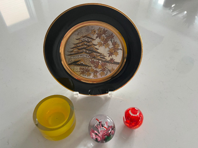 Assiette japonaise (20$) et boules en verre soufflé (10$) dans Art et objets de collection  à Longueuil/Rive Sud