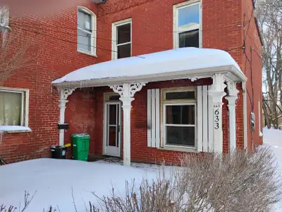 3 Bedroom apartment for rent. Close to bus route to Trent University Appropriate for students.