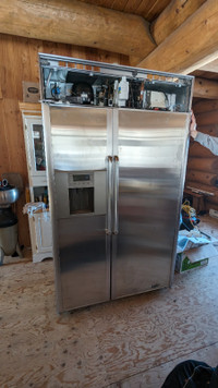 Fisher Paykel DCS refrigerator model GSE4820SS