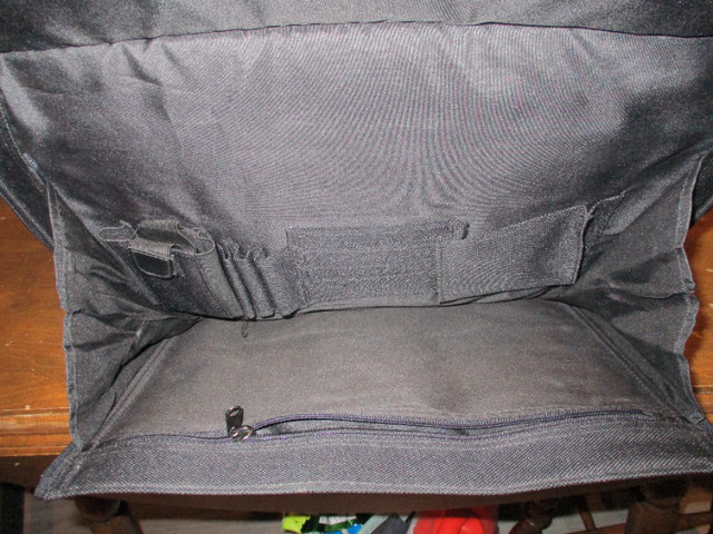 Black Roller Suitcase Large, great for laptops and files in Storage & Organization in Calgary - Image 2