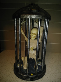 GEMMY HALLOWEEN 2000 PROP ANIMATED SKELETON IN A CAGE