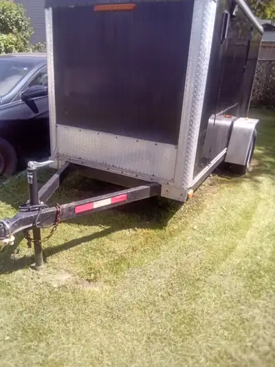 2021 5X10 enclosed trailer, very good condition
