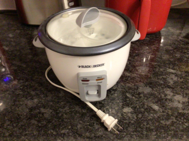 Black and Decker Rice cooker in Microwaves & Cookers in Winnipeg