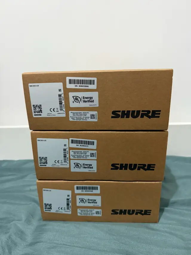 Shure SBC203-US Dual Docking Station for SLX-D Transmitters in Pro Audio & Recording Equipment in Mississauga / Peel Region - Image 2