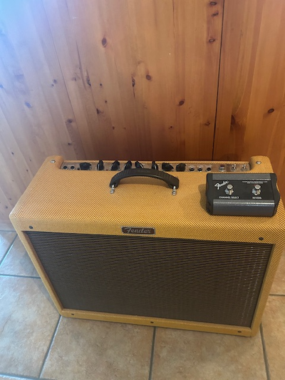 Fender ampli Blues deluxe Reissue avec pedale pratiquement neuf aussi $1100 Boss multi effects ME 90...