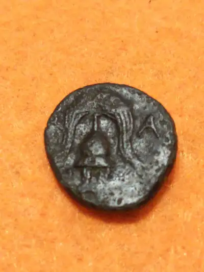 #2015-0609 in GB2. Reverse, Macedonia helmet facing left. Obverse, Macedonian shield. Slava Ukrayini...