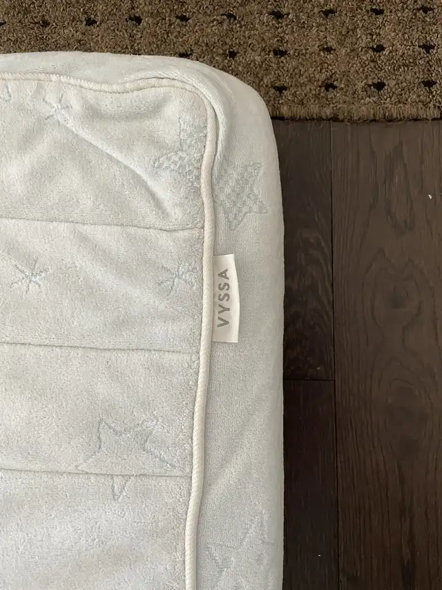 Toddler mattress with protector in Bedding in Oakville / Halton Region - Image 5