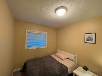 Furnished room @ Weston/Highway 401 - All utilities+wifi+laundry
