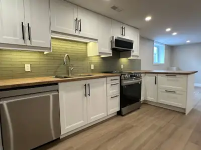 LUXURY 2 BED APARTMENT ON HAMILTON MOUNTAIN, HAMPTON HEIGHTS