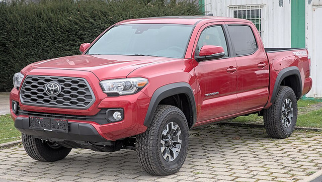  Toyota Tacoma 2005 + in Cars & Trucks in London