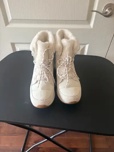 Winter Boots size 9, View more