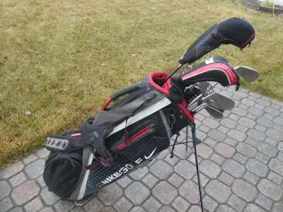 This Men’s complete Nike VR II Pro right handed golf club set is ready for the golfer looking to tak...