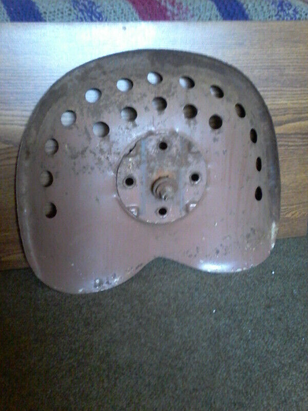 Vintage tractor seat for sale $50 in Arts & Collectibles in Cambridge - Image 4