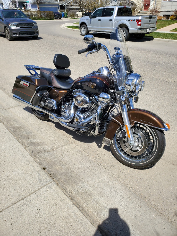 2013 ROAD KING CLASSIC SPECIAL EDITION in Touring in Calgary - Image 2