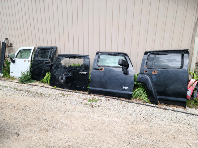 H3 HUMMER DOORS $125 each while they last! Room of H3 Parts! in Other Parts & Accessories in Owen Sound - Image 9
