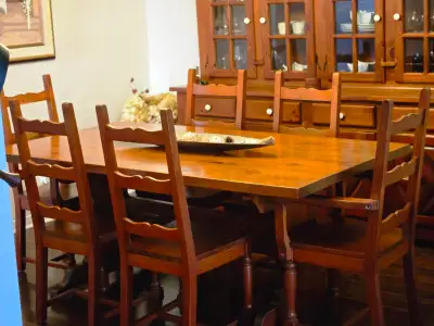 Ensemble de salle à manger en bois avec vaisselier, View more