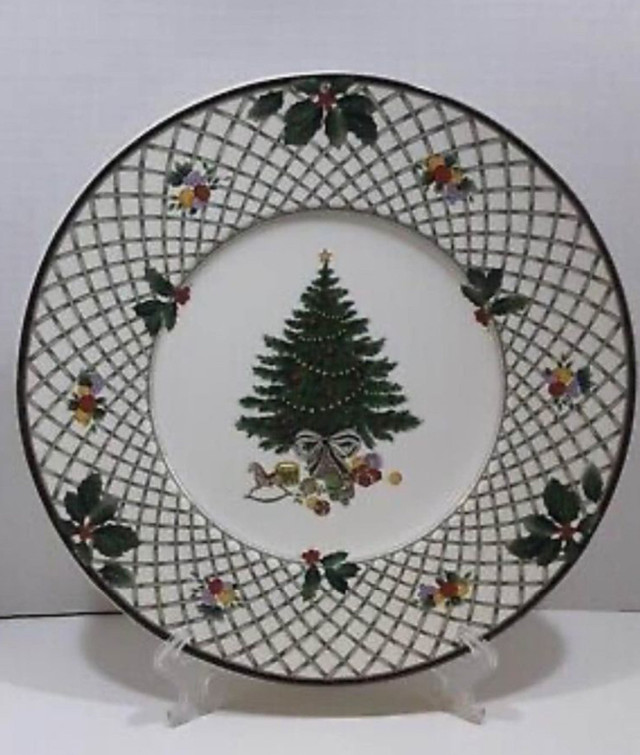 Mikasa Heritage Christmas Story Platter Charger Plate Holiday in Holiday, Event & Seasonal in North Bay